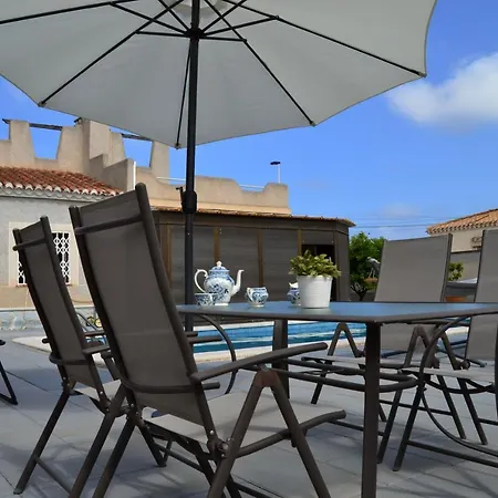 Townhouse With Shared Pool Ferienhaus Torrevieja