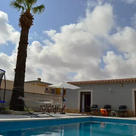 Hébergement de vacances Elegant Semi-detached House With Pool