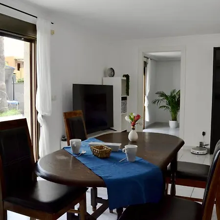 Townhouse With Shared Pool *