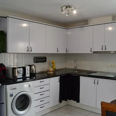 Townhouse With Shared Pool 別荘