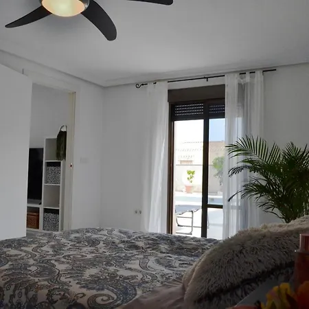 Townhouse With Shared Pool 別荘 *