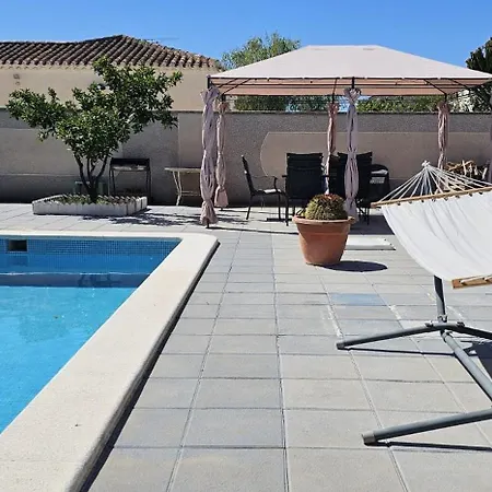 Hébergement de vacances Elegant Semi-detached House With Pool