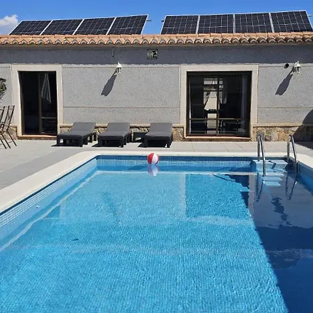 Townhouse With Shared Pool 別荘 *