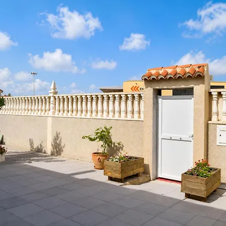 Ferienhaus Townhouse With Shared Pool Torrevieja