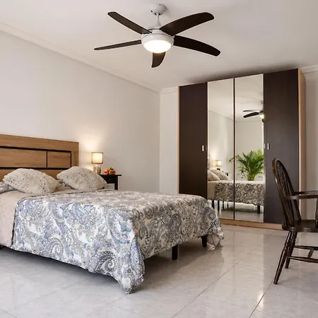 Townhouse With Shared Pool Vakantiehuis *