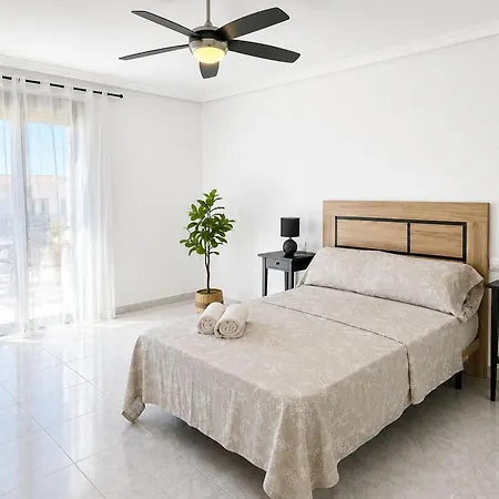 Townhouse With Shared Pool Vakantiehuis *
