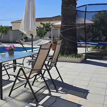 Townhouse With Shared Pool Dom wakacyjny *